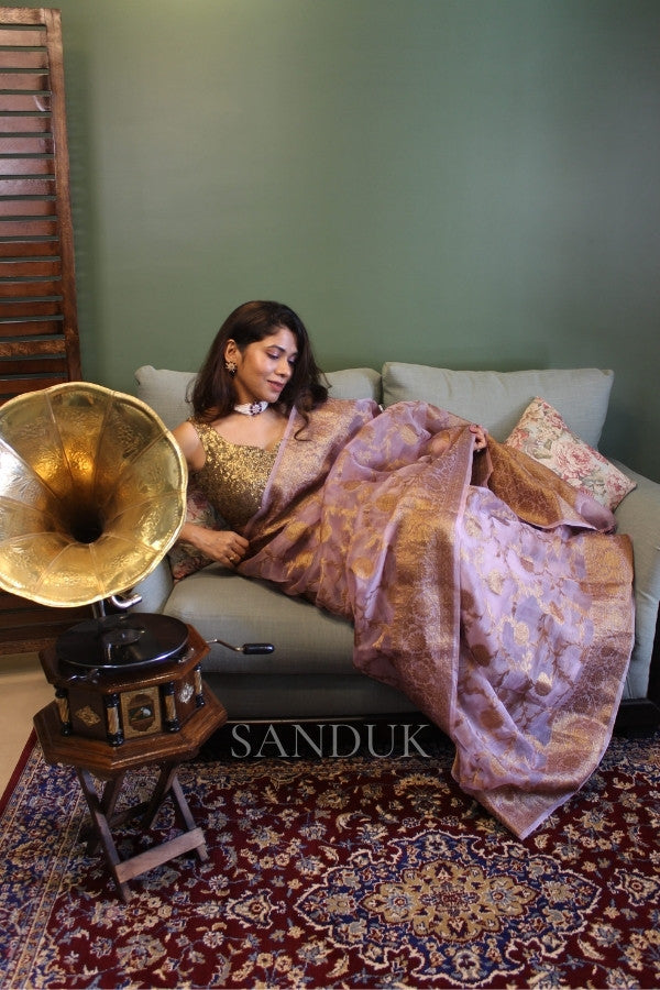 Akshi (Saree)