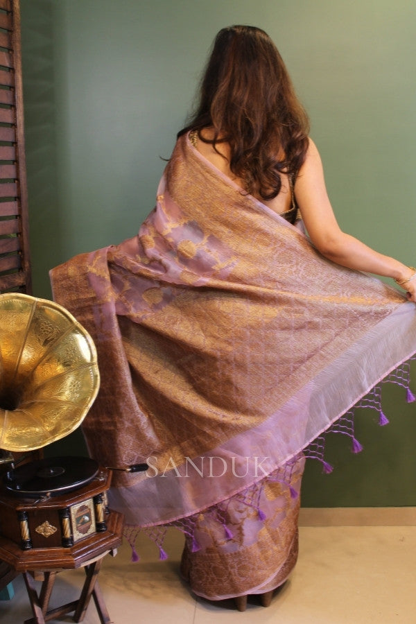 Akshi (Saree)