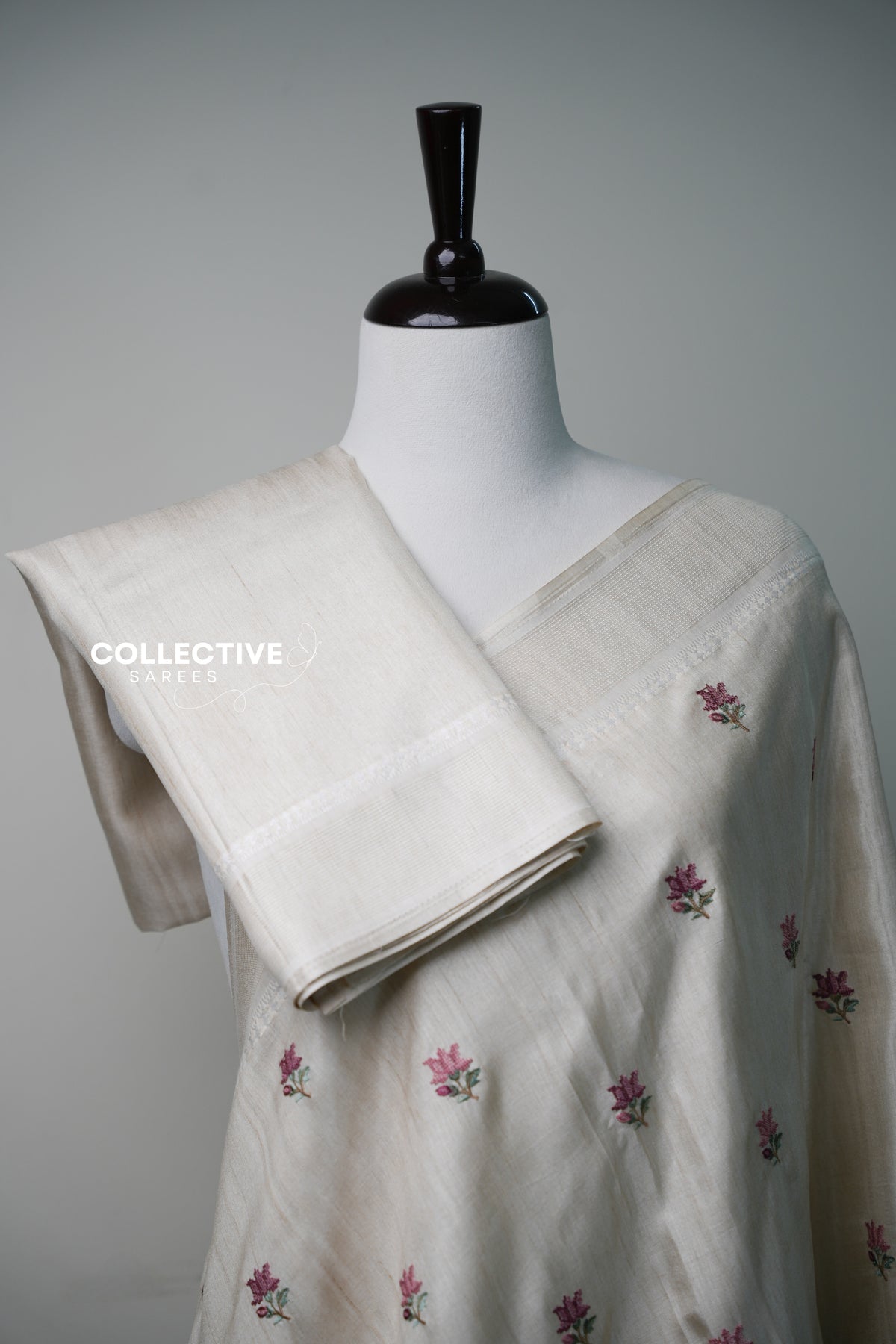 Off-white semi tussar saree pleats and blouse piece with embroidered floral buttis
